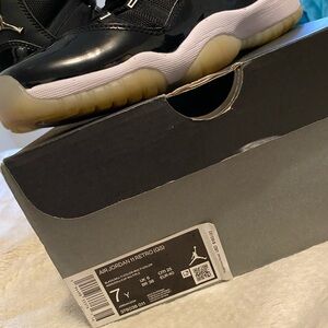 Air Jordan 11 retros 7Y -8 1/2W